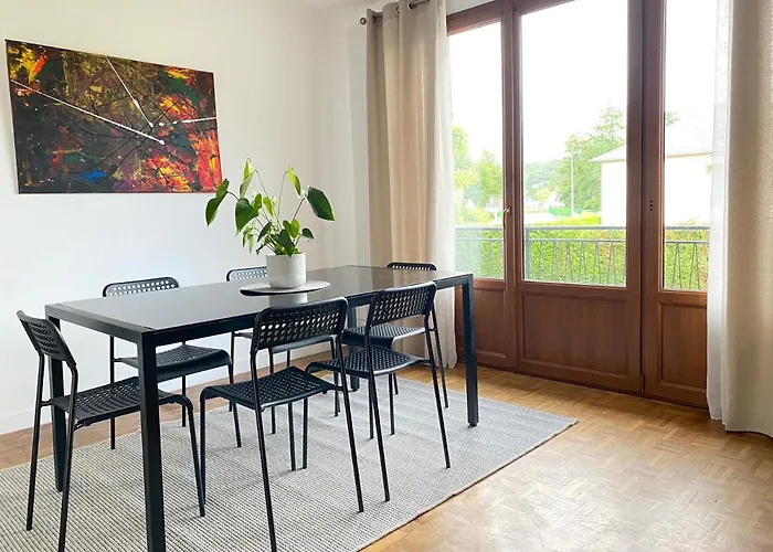 Maison Chaleureuse Avec Un Grand Jardin