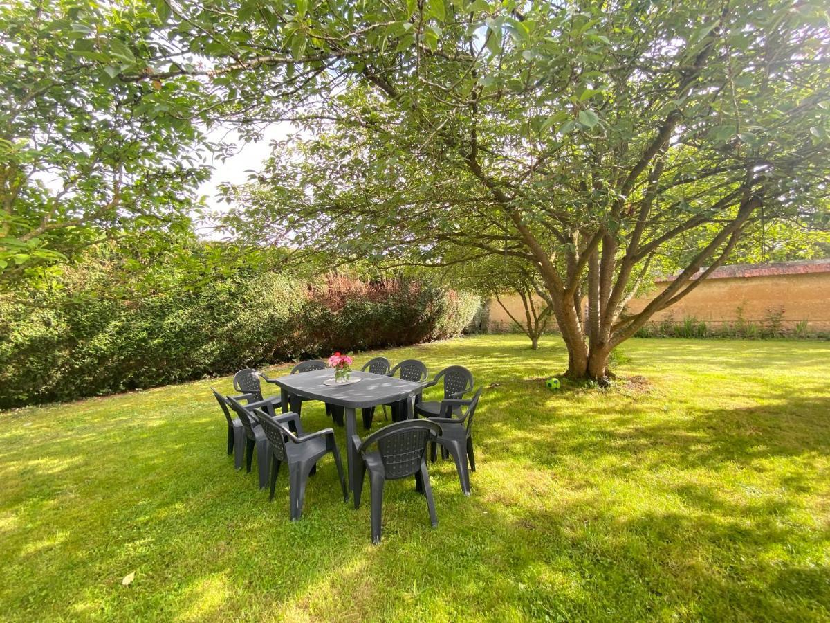 Maison Chaleureuse Avec Un Grand Jardin